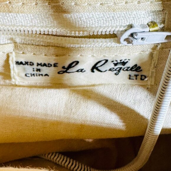 Vintage La Regale LTD Metal Mesh shoulder evening bag in white. - Picture 10 of 10